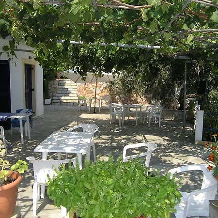 Kavouris بيت ضيافة *